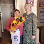Борисоглебские единороссы поздравили сельского педагога-пенсионера с Днем учителя