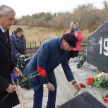 В Курганской области «Единая Россия» помогла установить памятный знак девочкам войны, трудившимся в тылу