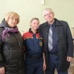 Сотрудники ГКУ «Безопасный регион» передали тёплые вещи для военных в гуманитарный центр «Единой России» в Иркутске