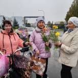 В Килемарском районе единороссы вышли на улицы поздравлять старшее поколение