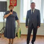 Учителей Левобережного района «Единая Россия» поздравила с профессиональным праздником