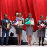 Учителей поздравляет Приозерский район