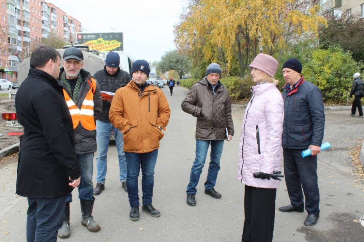 Елена Акимкина проверила устранение недостатков, допущенных при ремонте  автомобильной дороги в микрорайоне Канищево