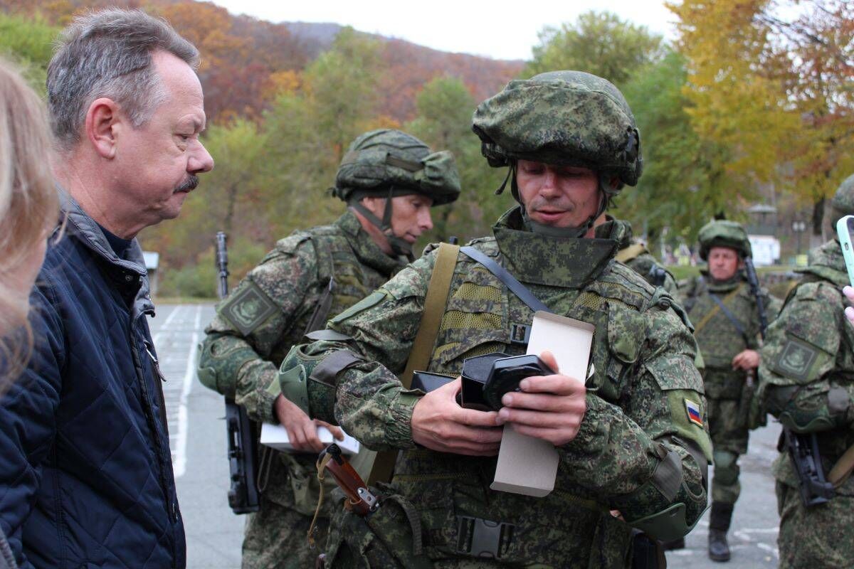 форма волонтеров. добровольцы экипировка. волонтёр экипиповка. форма волонтеров. экипировка ополченцев.
