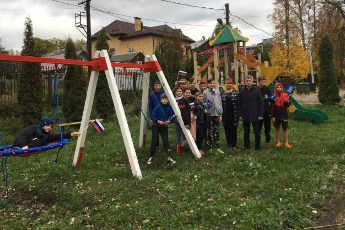Детские площадки, техника, ремонт: «Единая Россия» помогла гражданам в ходе  приёмов