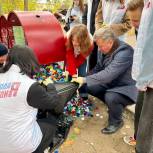 81 килограмм пластиковых крышек собрали партийцы в подмосковном Щелкове