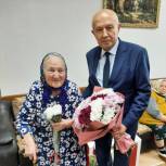 Труженицу тыла в Думиничском районе поздравили с 90-летним юбилеем