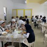 Активисты проекта «Новая школа» проверили организацию горячего питания в Надтеречном районе