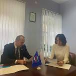 Михаил Клименко подписал соглашение о сотрудничестве с некоммерческой организацией «Адаптивный хоккей Уральского региона»