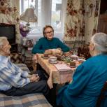 Наталья Назарова поздравила семью Бариновых с 70-летием совместной жизни
