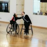 Тюменская областная федерация по танцам на колясках проводит мастер-классы при поддержке "Единой России"