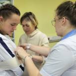 Первые десять волонтеров проходят обучение сестринскому делу в Иркутске