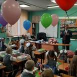 Новосибирские единороссы поздравили педагогов с Днем учителя