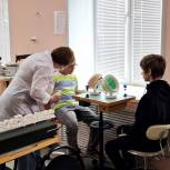 В Мурманске «Единая Россия» организовала осмотр детей офтальмологом