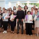 «Единая Россия» в Кировском районе поздравила работников образования с Днем учителя
