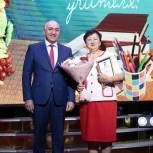 Единороссы Когалыма поздравили учителей