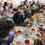 «Единая Россия» проконтролировала качество горячего питания в начальной школе № 19