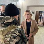 Сенатор Инна Святенко посетила резервный мобилизационный пункт в Люблино