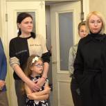 Ирина Гехт передала в ПВР гумпомощь от «Единой России» для вынужденных переселенцев с Донбасса