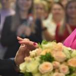 Московские единороссы организовали выездную церемонию бракосочетания для участника СВО