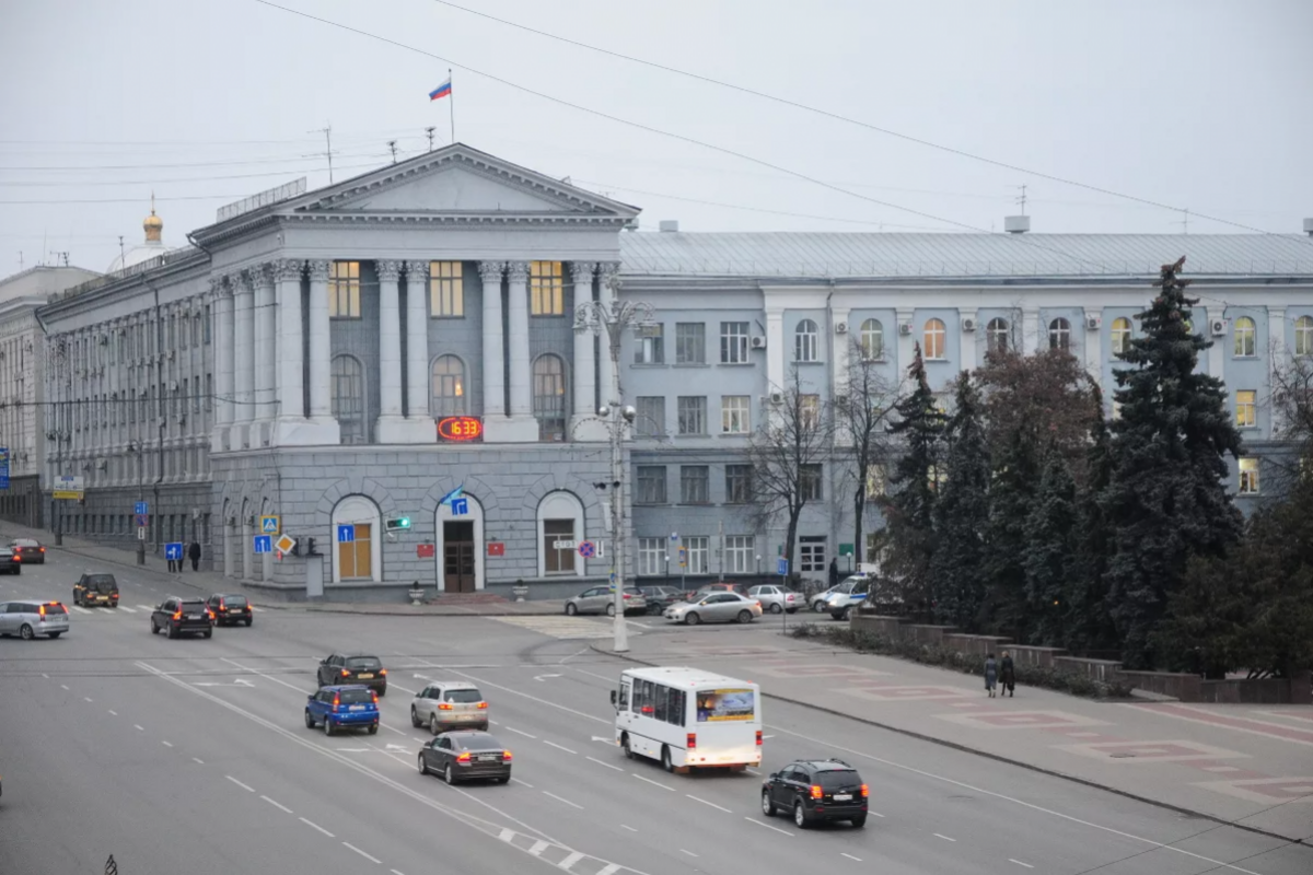 Управление город курск. Администрация города Курска. Здание городской администрации Курска. Курск здание администрации. Комитет городского хозяйства города Курска.