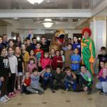 Саратовские молодогвардейцы организовали праздник для детей с Донбасса