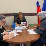 Зульгимар Тагибова провела прием граждан в Общественной приемной партии «Единая Россия»