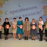 Партийцы поздравили учителей Челябинской области