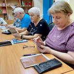 Кировских пенсионеров учат пользоваться соцсетями