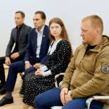 Сторонники «Единой России» организовали для молодежи встречу с военным инструктором участников СВО