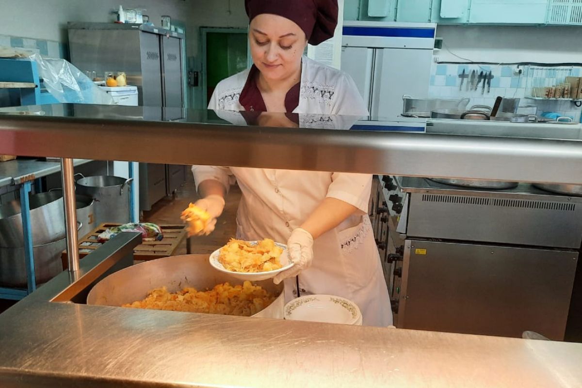 «Единая Россия» проверила качество питания в школах Магаданской области