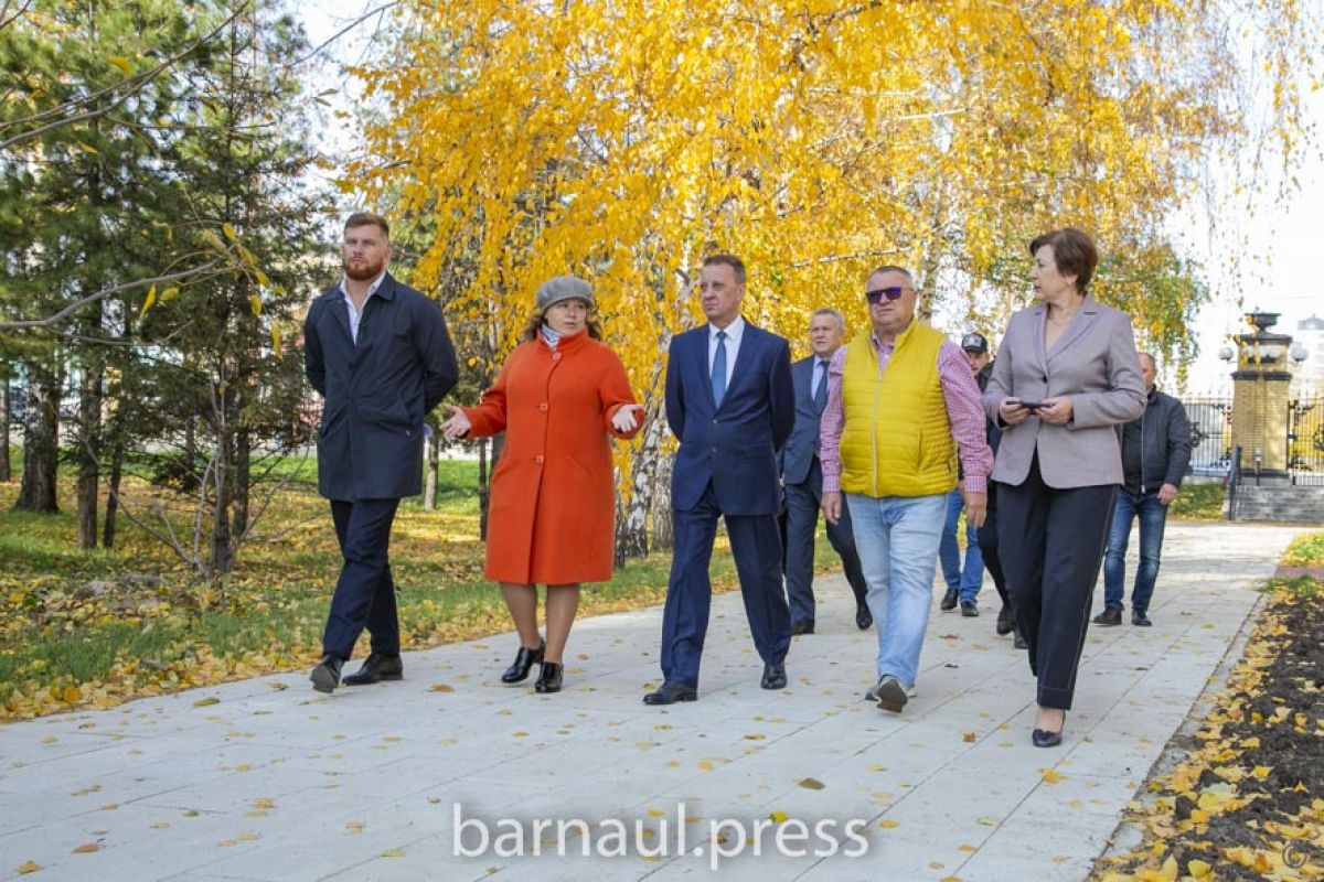 Вячеслав Франк оценил благоустройство популярных парков Барнаула