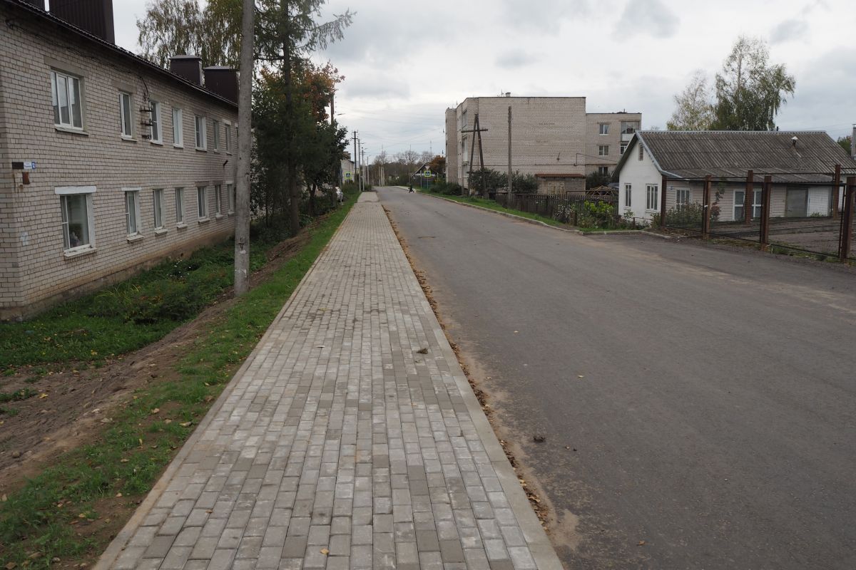 В Старице продолжается большой дорожный ремонт | 09.10.2023 | Тверь -  БезФормата