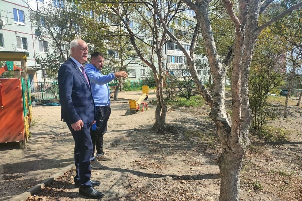 Андрей Брик провел встречи с жителями Владивостока по вопросам создания комфортной городской среды