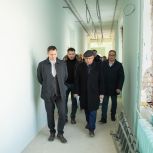 «Единая Россия» проверила ход ремонта Снежинской школы №125