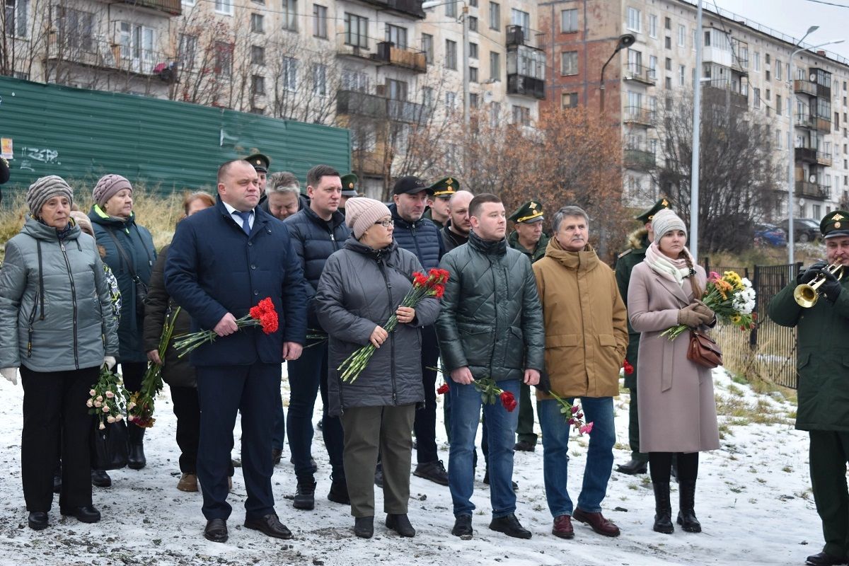«Единая Россия» открыла мемориальную доску в Заполярном Мурманской области