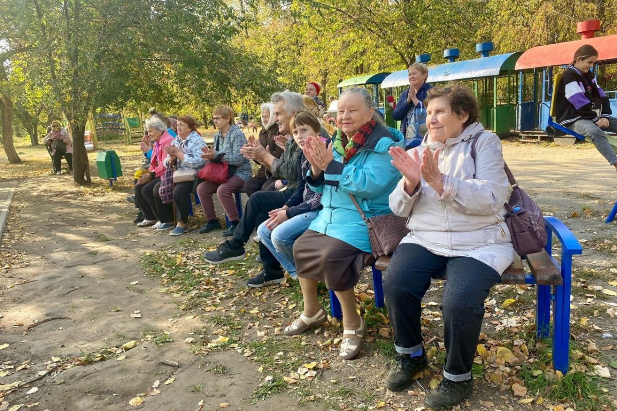 В Самарской области единороссы поздравили жителей серебряного возраста