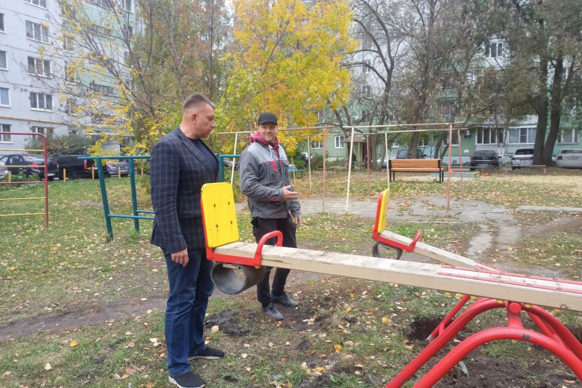 Андрей Сучков проверил качество работ по благоустройству дворов