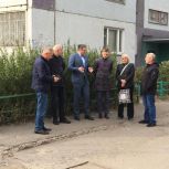 Алексей Савичев подключился к решению проблемы жителей по проспекту Строителей, 51