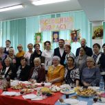 Вручение подарков, проведение мастер-классов и концертов: «Единая Россия» поздравила с праздником представителей старшего поколения