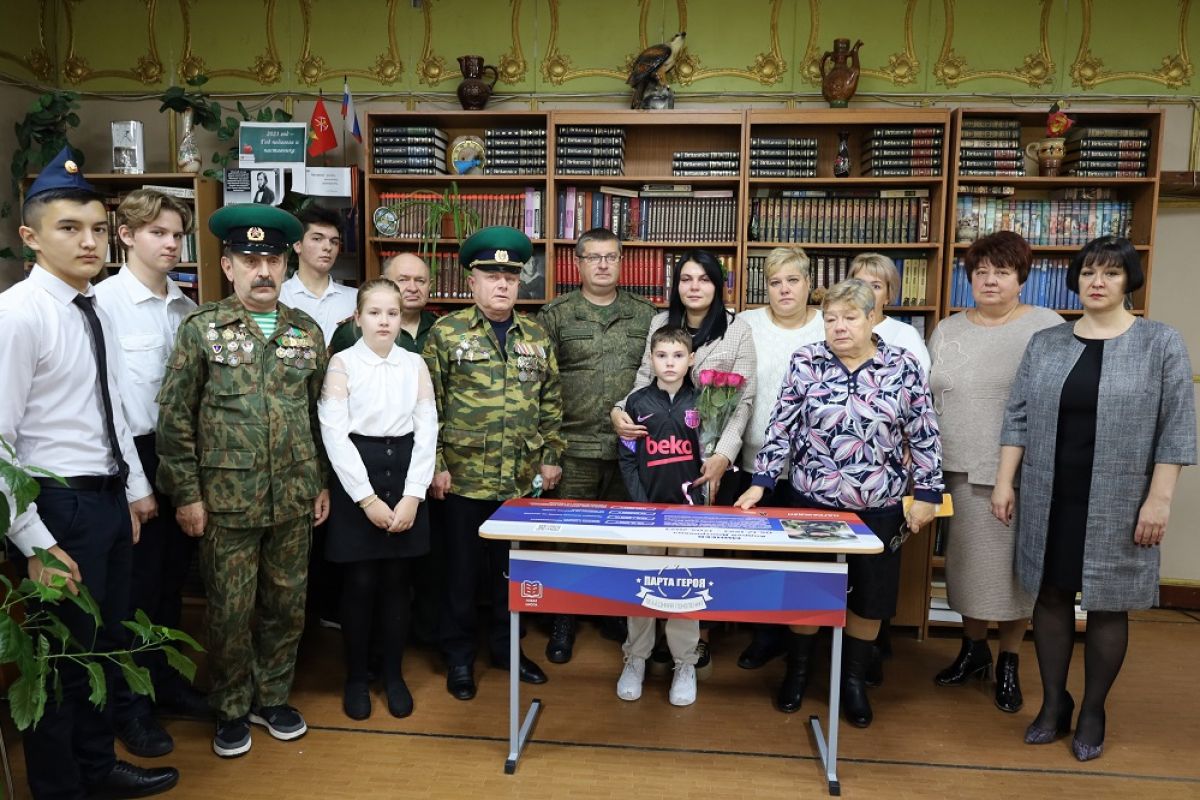 В двух образовательных учреждениях Новомосковска открыли «Парты Героя»