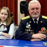 В 22 образовательных организациях Мурманска, Кировска, Апатитов, Кольского, Кандалакшского и Печенгского районов открыли «Парты Героев»