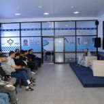 Астраханский фотограф показал студентам снимки птиц и лотосов