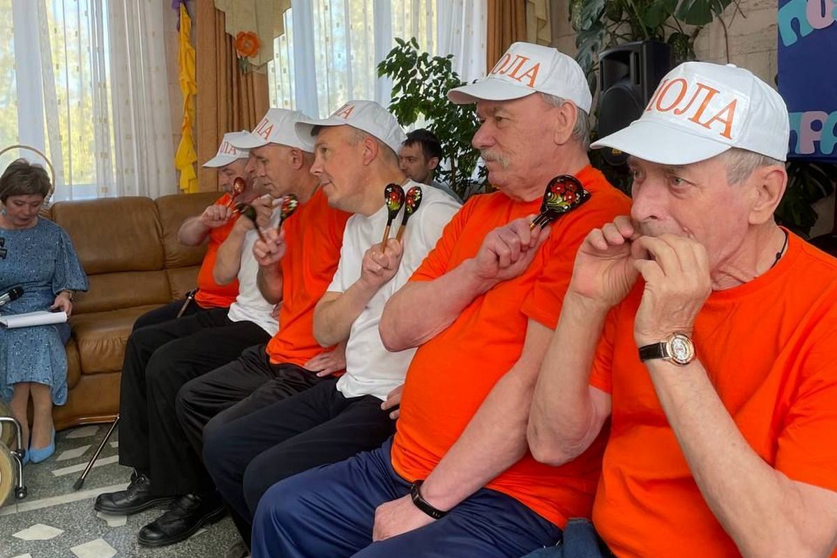 Попечительский совет дома-интерната «Виола» поздравил ветеранов с Международным Днем пожилого человека