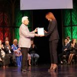 Елена Крыжановская поздравила Иркутский областной ТЮЗ с 95-летием