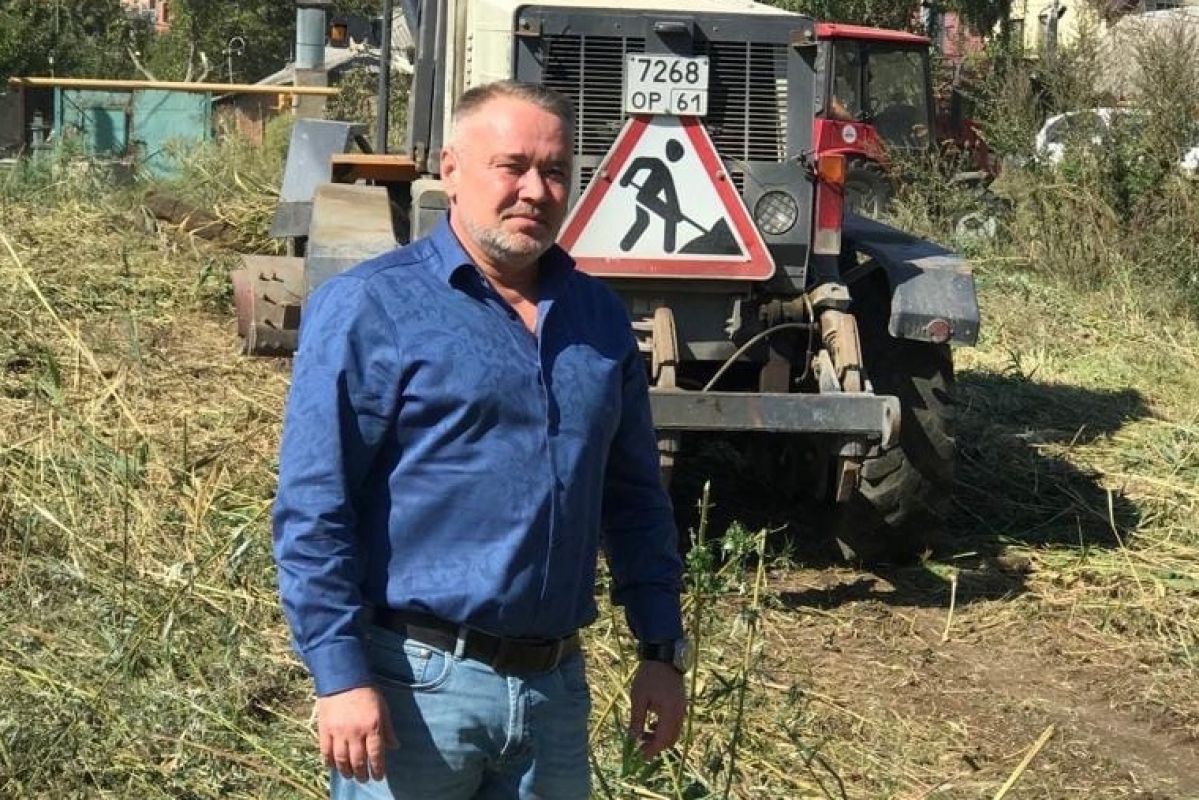 «Дань уважения защитникам Ростова»: депутат Магомед Дарсигов организовал покос травы и уборку на линии обороны в годы ВОВ и близ церкви Сурб-Хач
