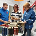 «Единая Россия» отправит на Донбасс тысячу книг из частной коллекции вартовчанки