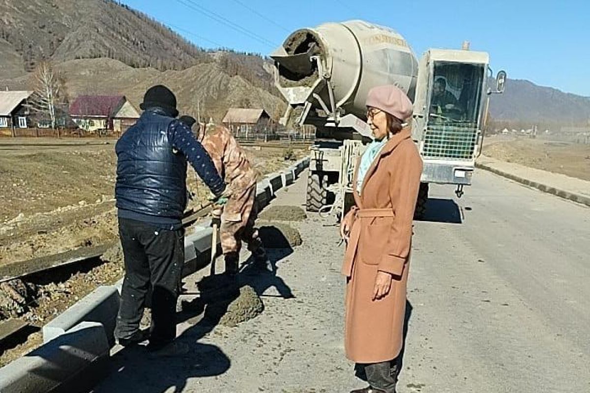 В Беш-Озёке продолжается строительство тротуаров