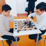 При поддержке «Единой России» в Сулейман-Стальском районе прошло первенство по шахматам среди юношей