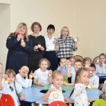 Марина Македонская вместе с сотрудниками полиции провела с детьми открытый урок по безопасности дорожного движения